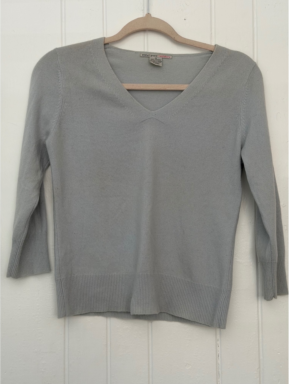 Evelyn Grace Women's Light Blue  100% Cashmere V-Neck Sweater Size Small